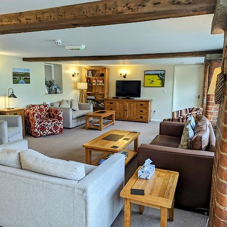 Wold Escapes, Highfield Farm Bed and Breakfast Driffield Eksteriør billede