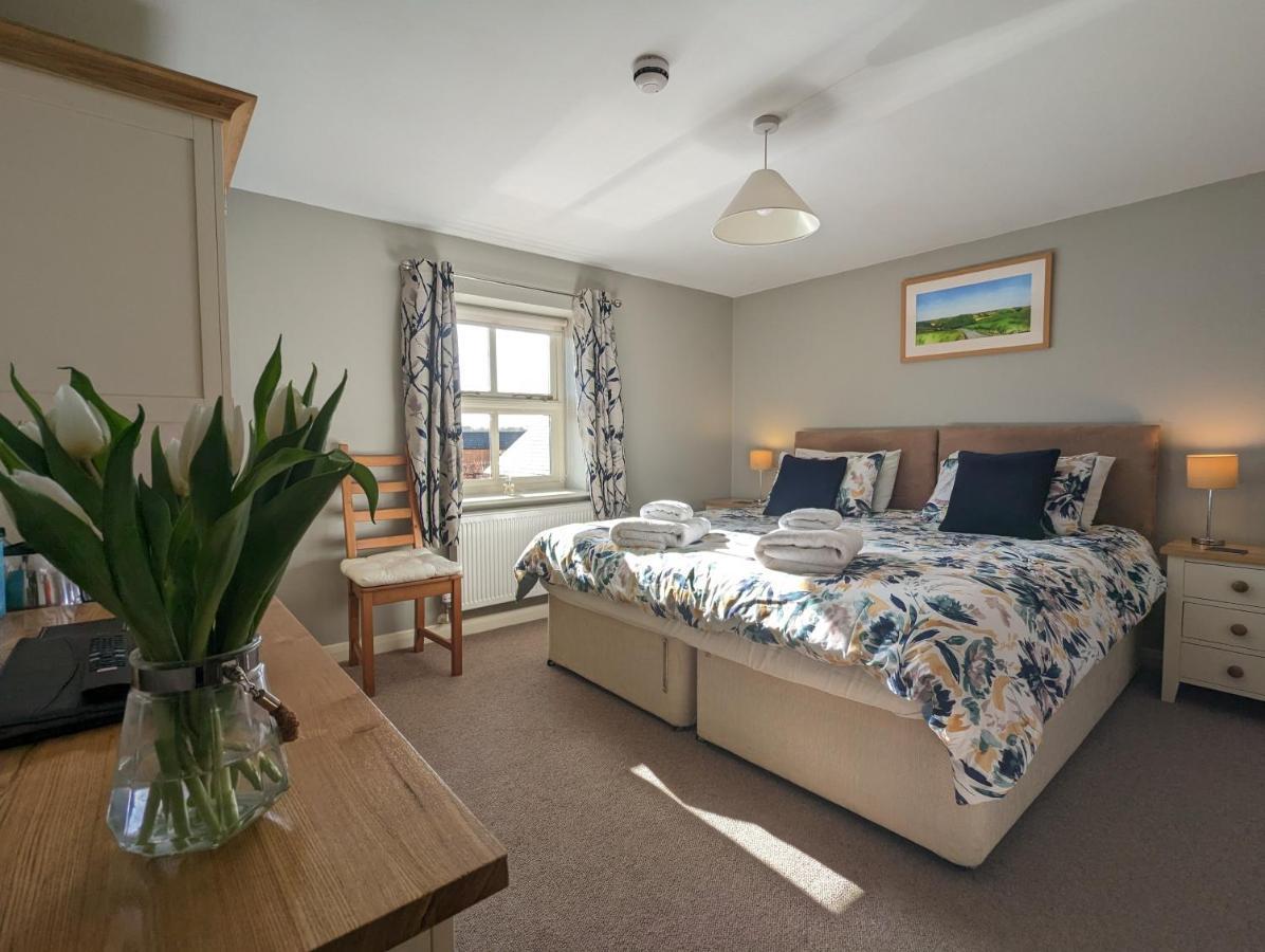 Wold Escapes, Highfield Farm Bed and Breakfast Driffield Eksteriør billede