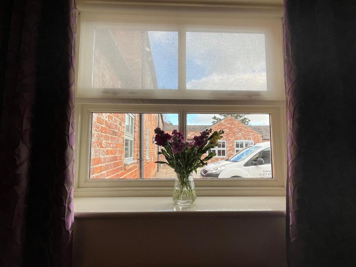 Wold Escapes, Highfield Farm Bed and Breakfast Driffield Eksteriør billede